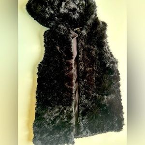 black teddy vest with hood in medium condition